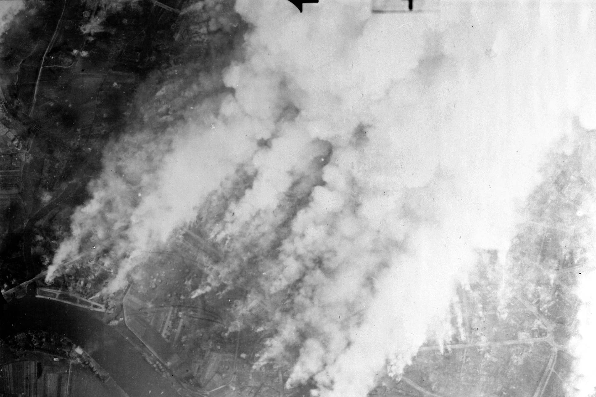 2-1 MZHU_XXII_0151_Luftbild1945